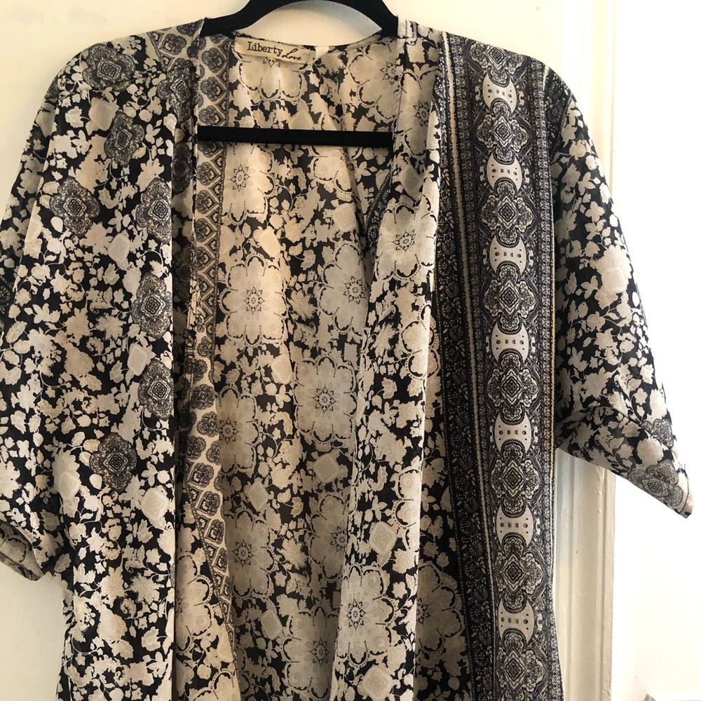 Black and White Floral XL Kimono